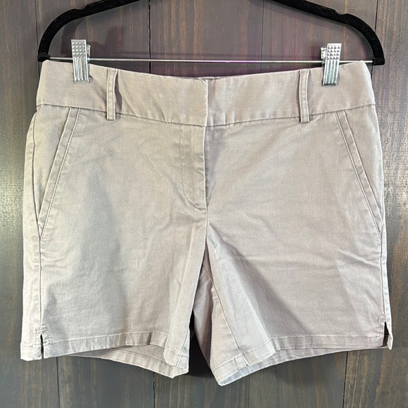 Ann Taylor's Loft Gray Classic Shorts Womens 4 6"L - Picture 1 of 3